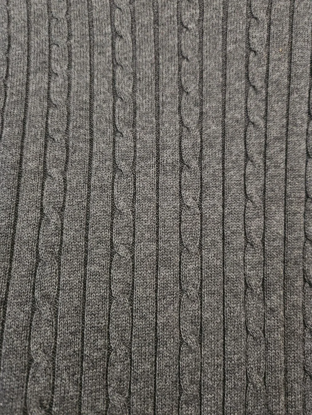 Izod Men's Gray V-Neck Cable Knit Sweater